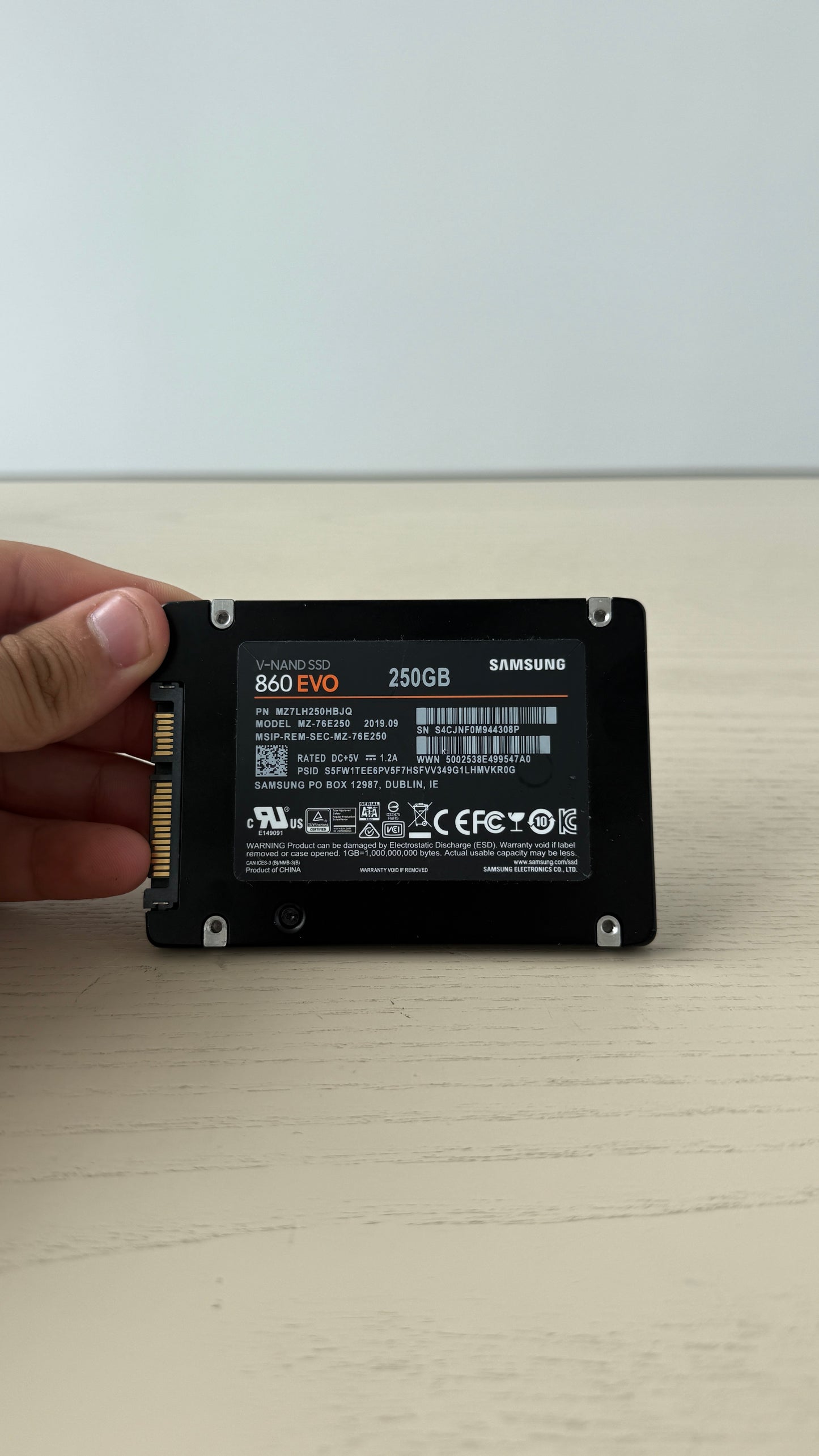 240 GB SAMSUNGG 860 EVO SSD