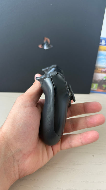 PS4 PRO 1 TB + 3 IGRE