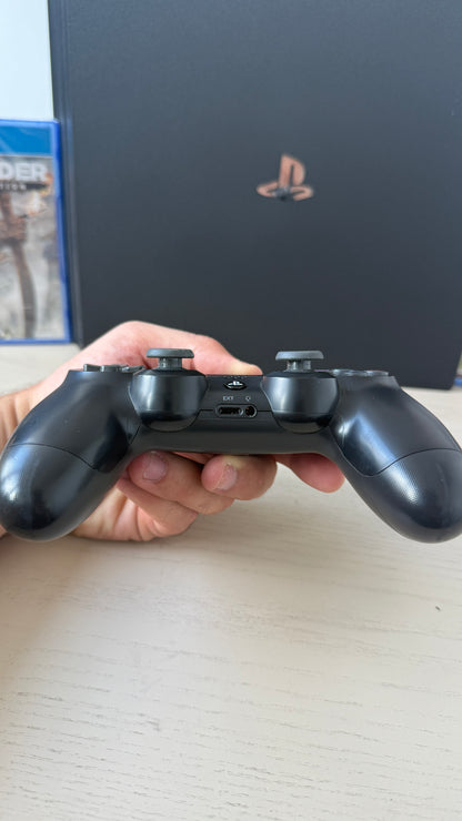 PS4 PRO 1 TB + 3 IGRE
