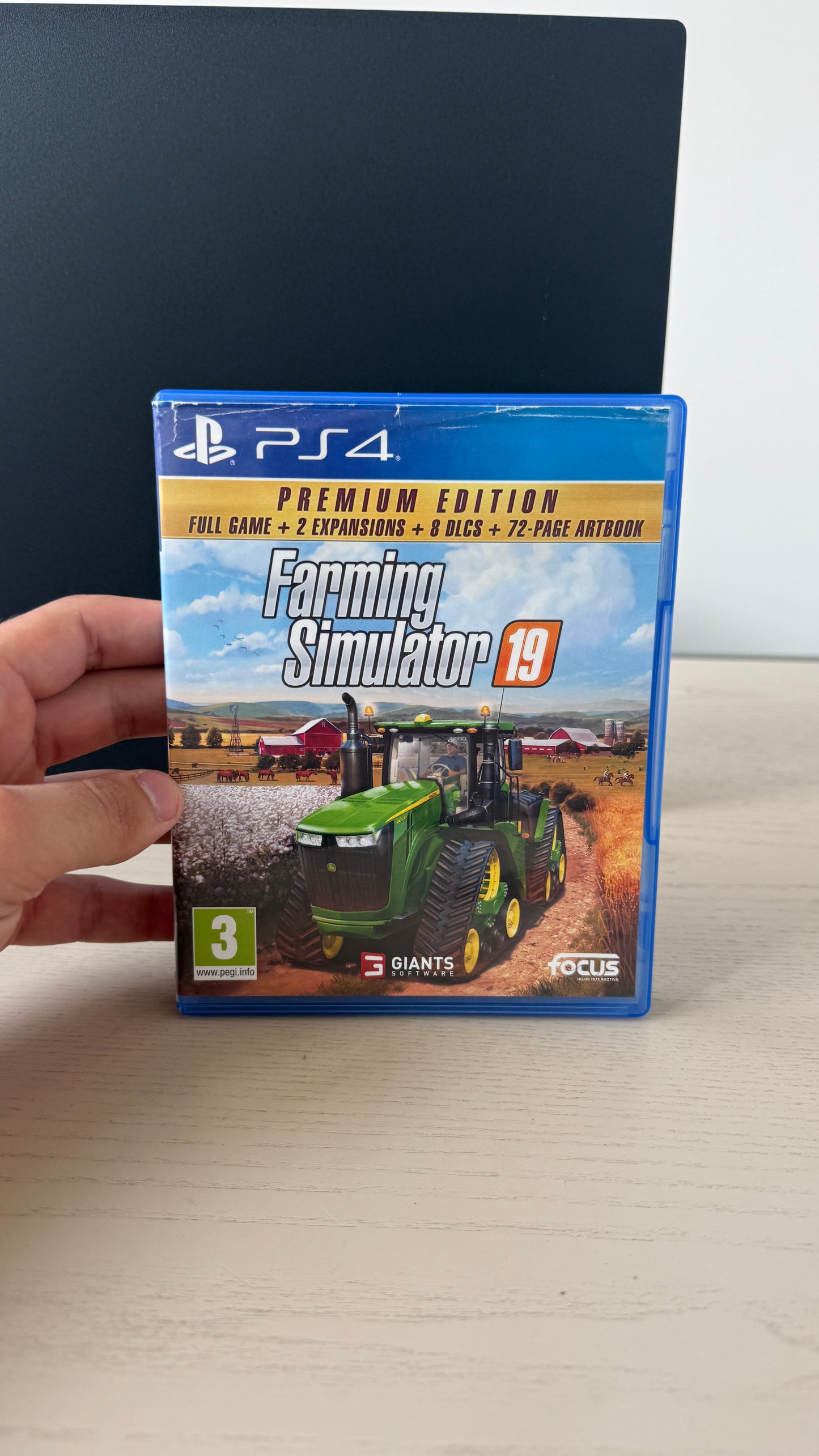 PS4 PRO 1 TB + 3 IGRE