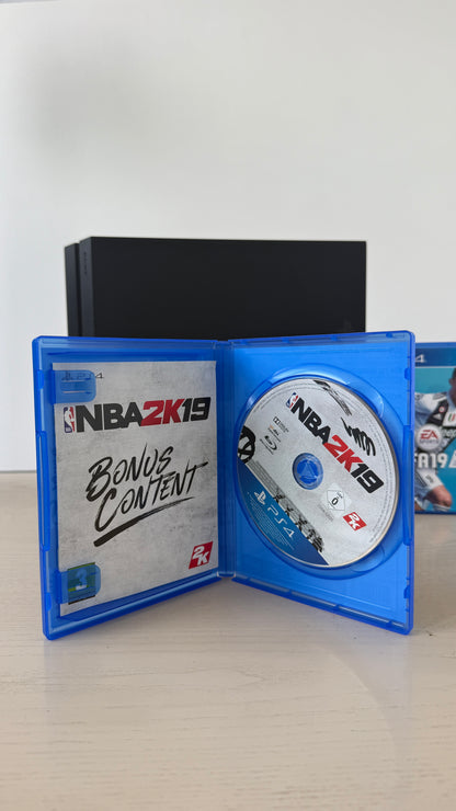 PS4 500 GB + 3 IGRE
