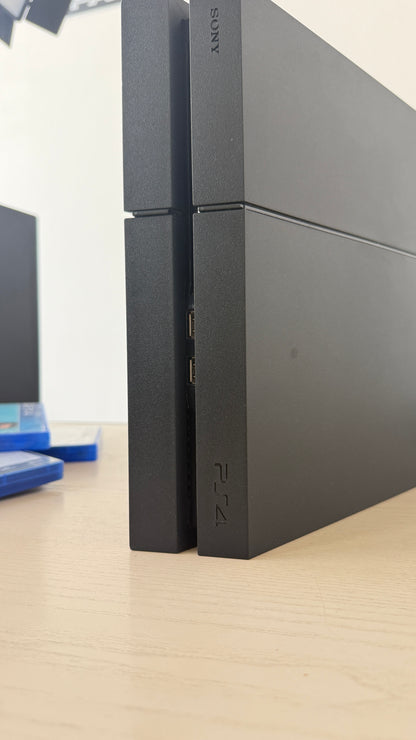 PS4 500 GB + 3 IGRE