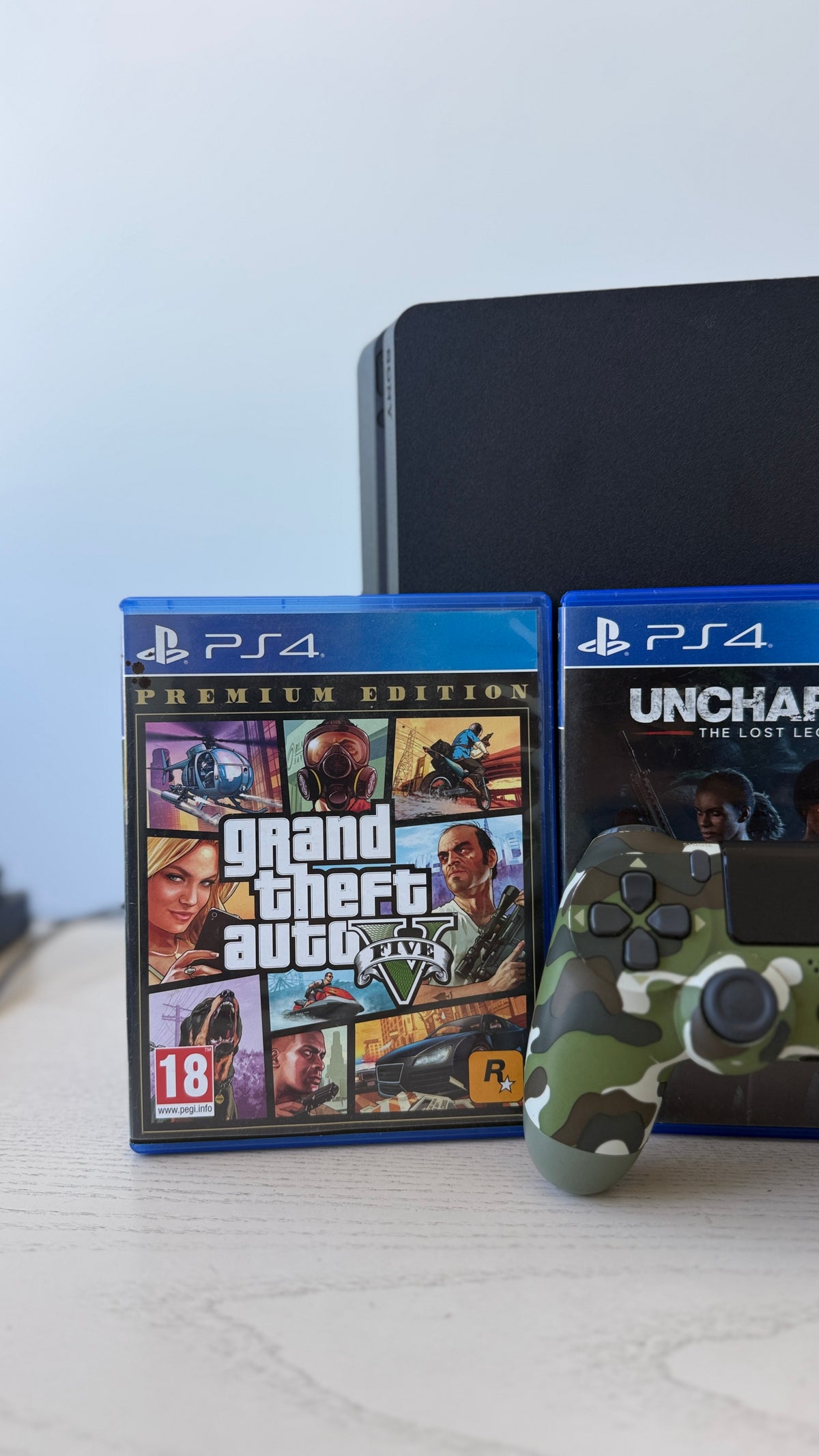 PS4 SLIM 500GB + 3 IGRE + KONTROLER
