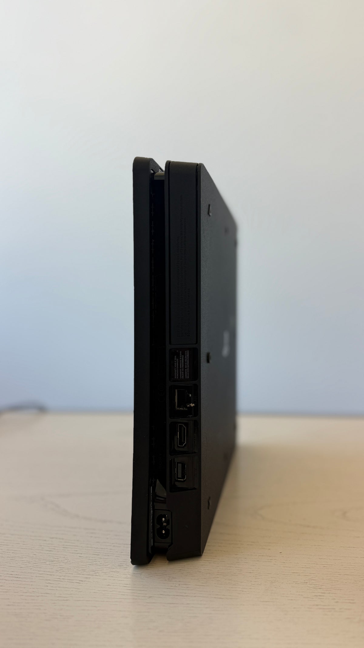 PS4 SLIM 500GB + 3 IGRE + KONTROLER