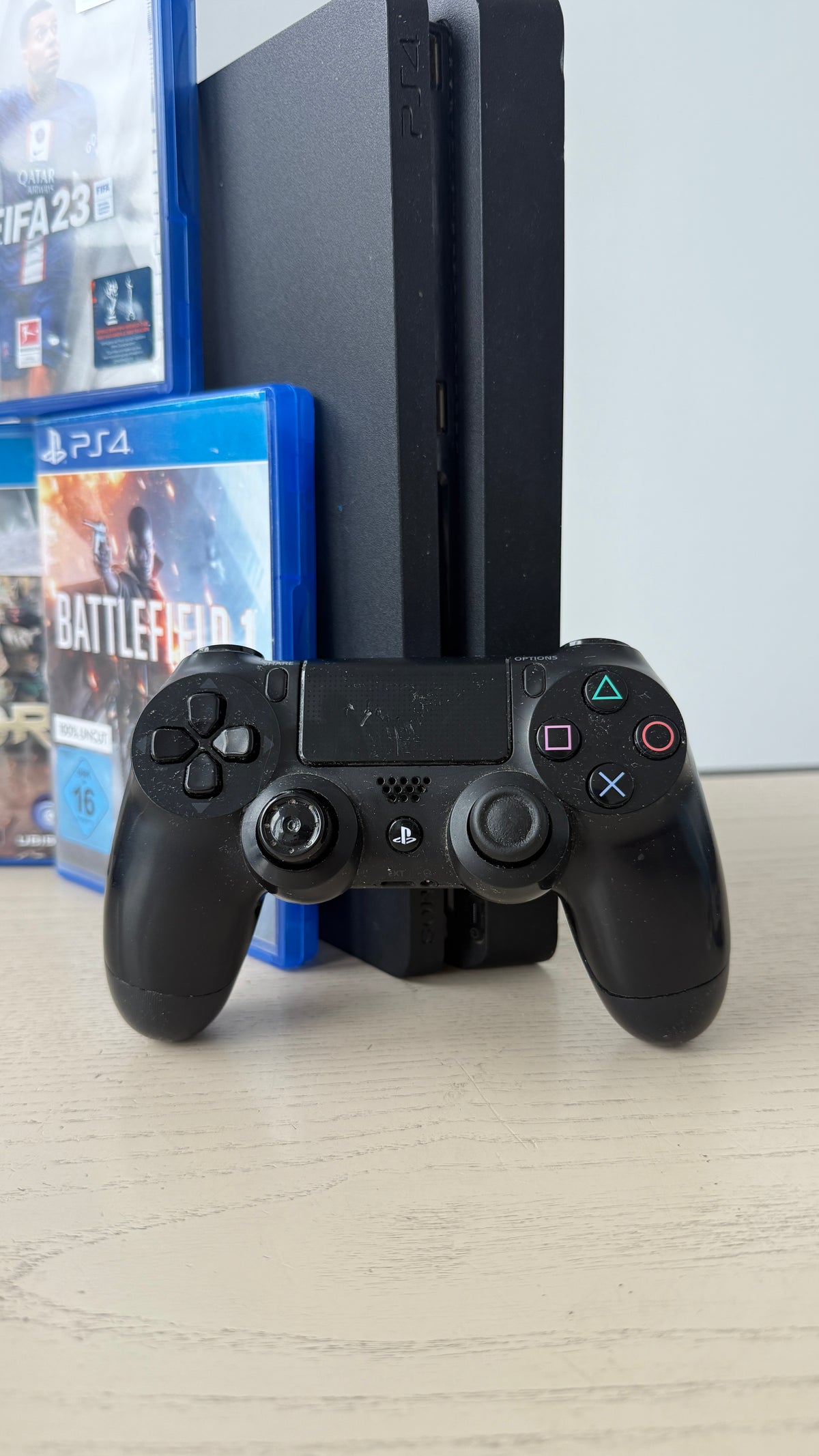 PS4 SLIM + 3 IGRE + KONTROLER