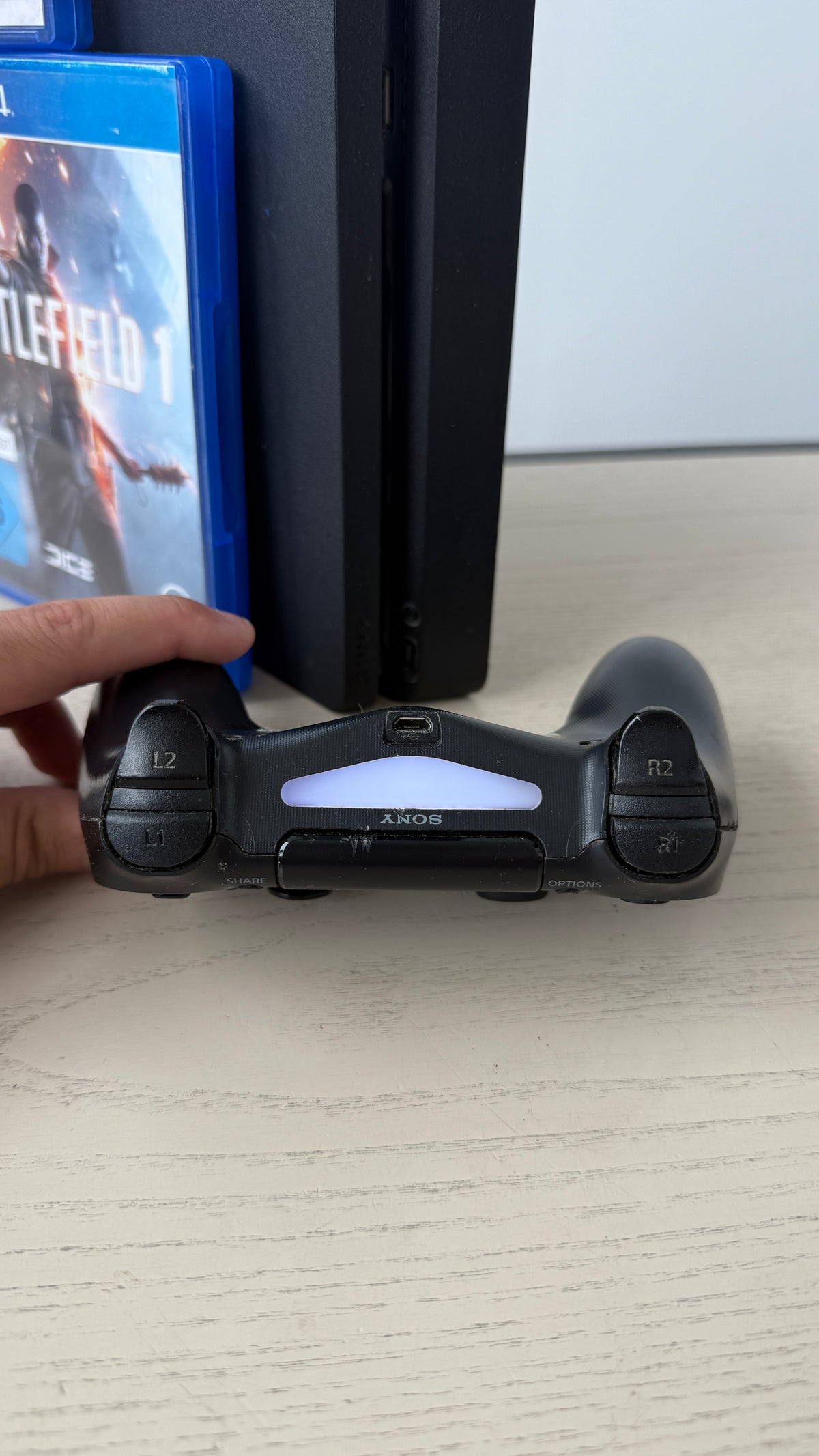 PS4 SLIM + 3 IGRE + KONTROLER
