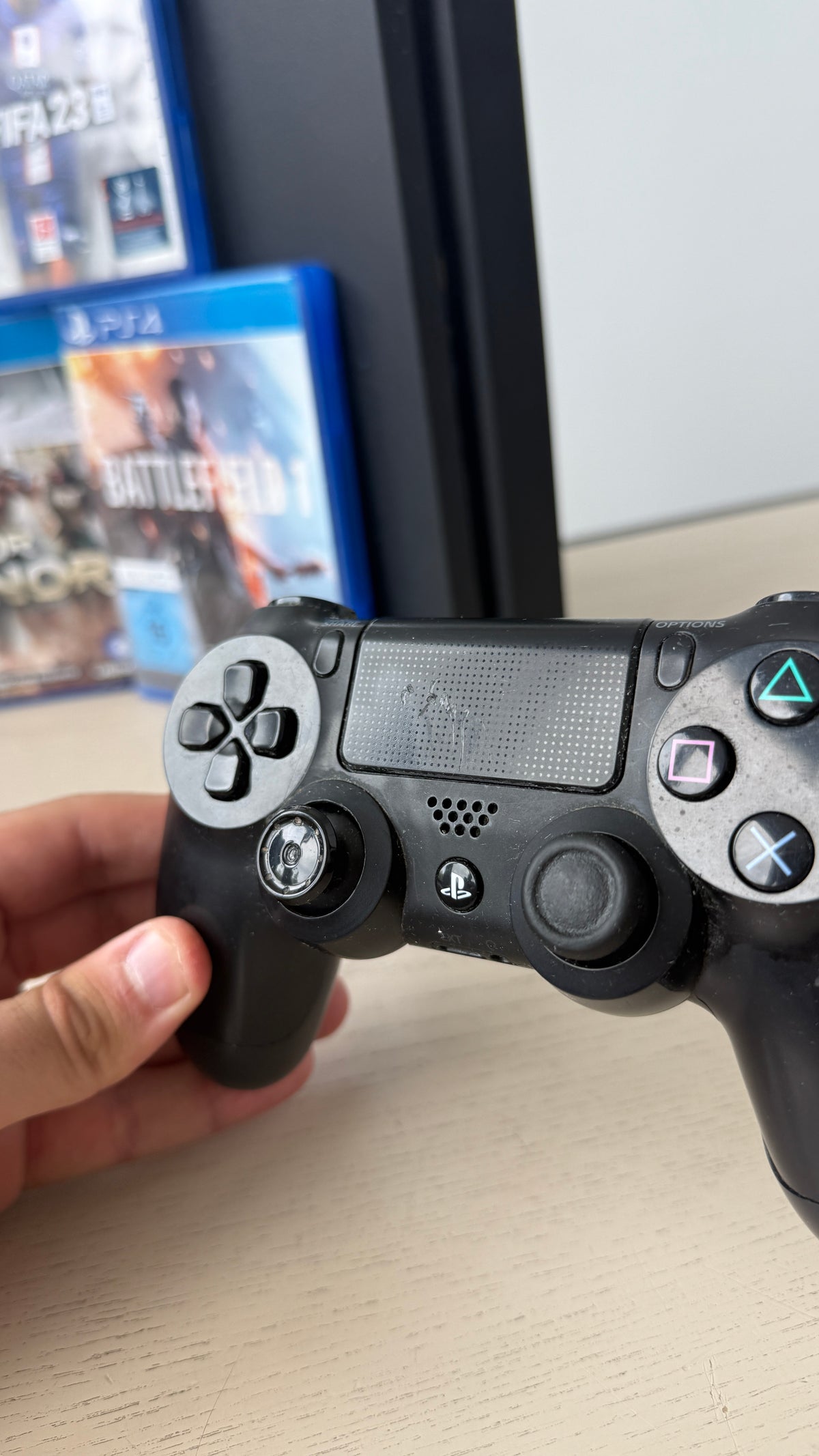 PS4 SLIM + 3 IGRE + KONTROLER
