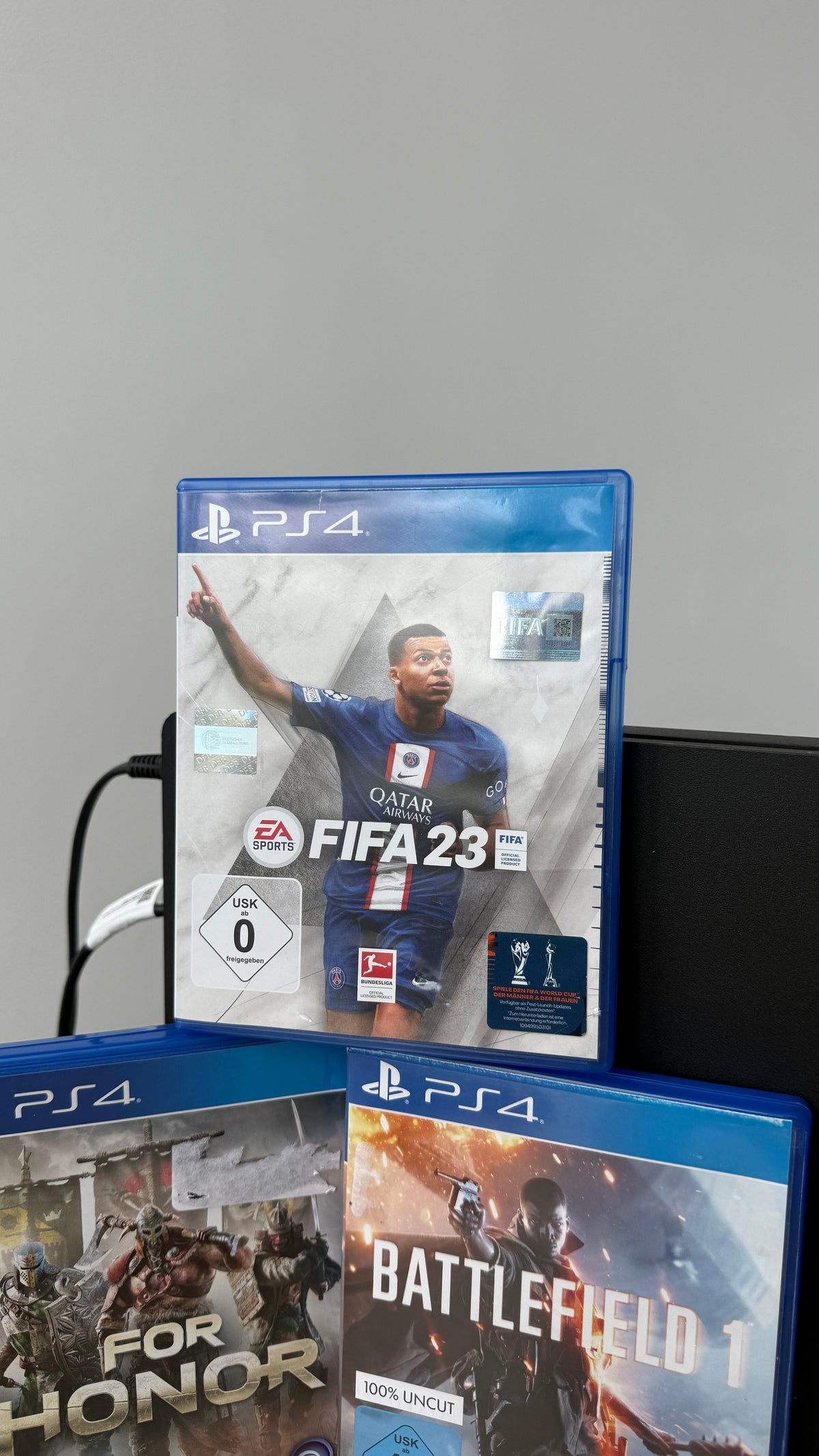 PS4 SLIM + 3 IGRE + KONTROLER