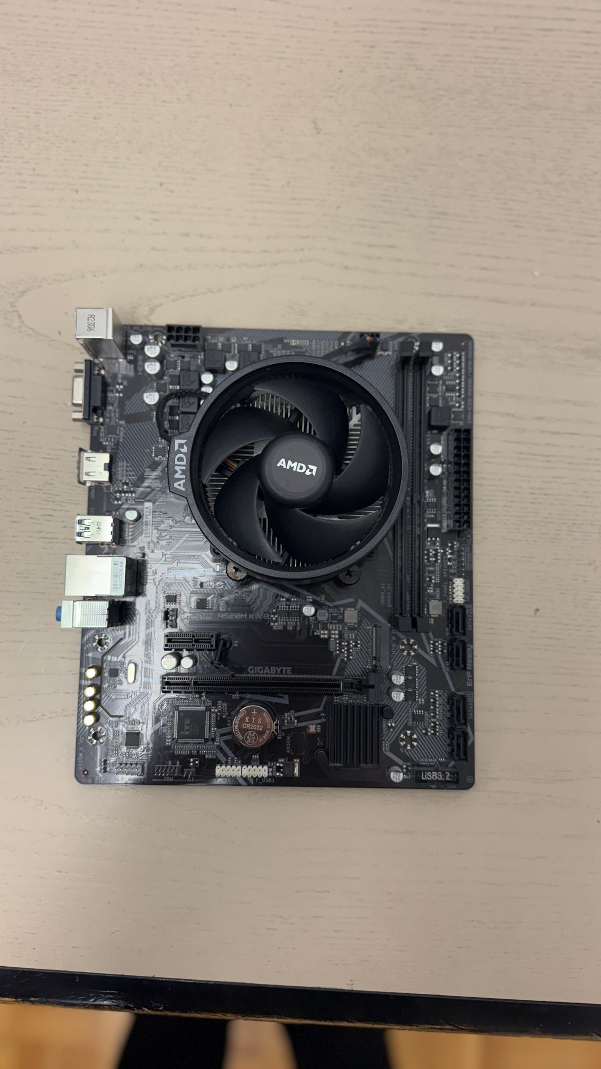 A520M K -V2 + Ryzen 5 5600G + Hladilnik za CPU
