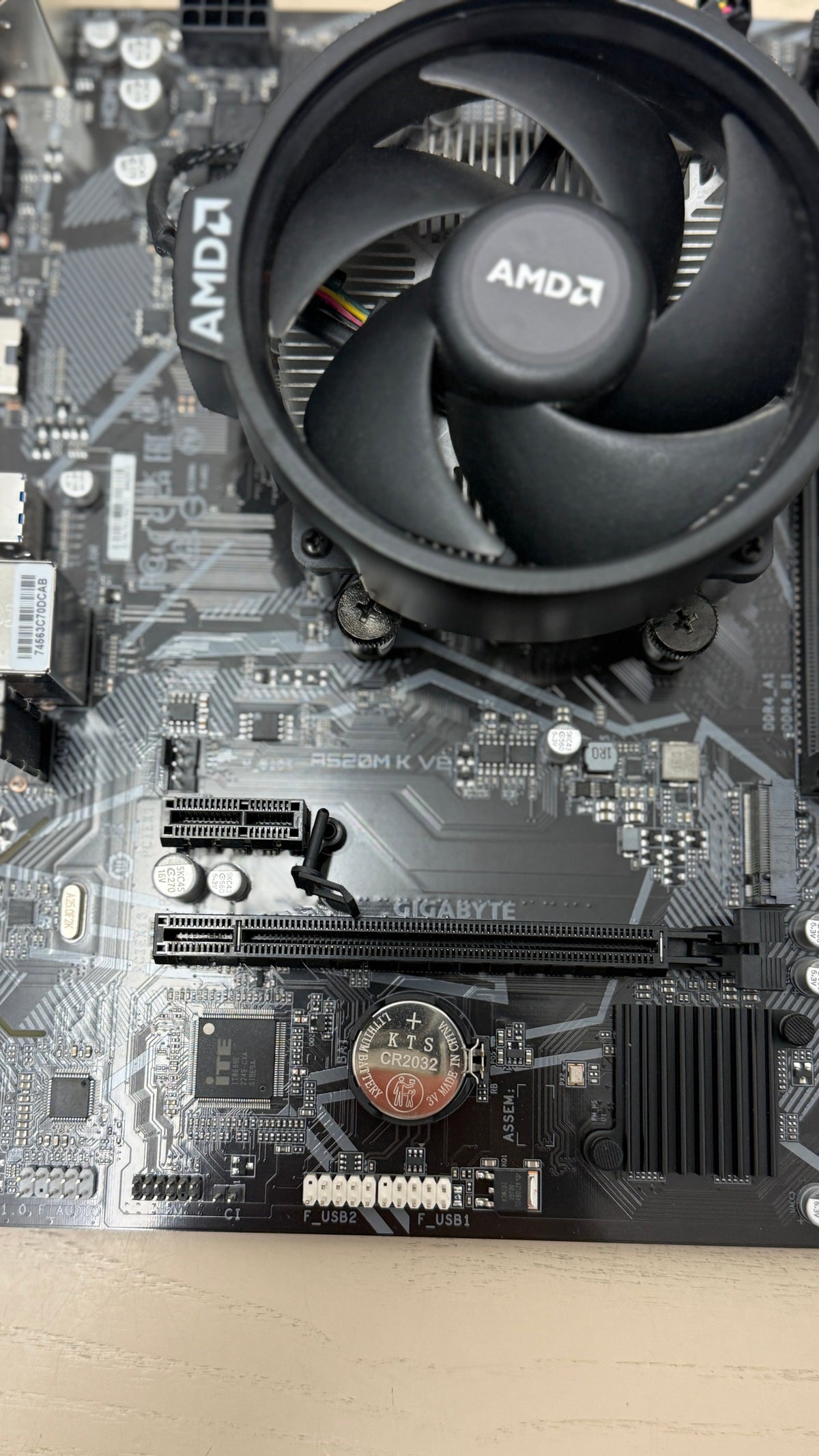 A520M K -V2 + Ryzen 5 5600G + Hladilnik za CPU
