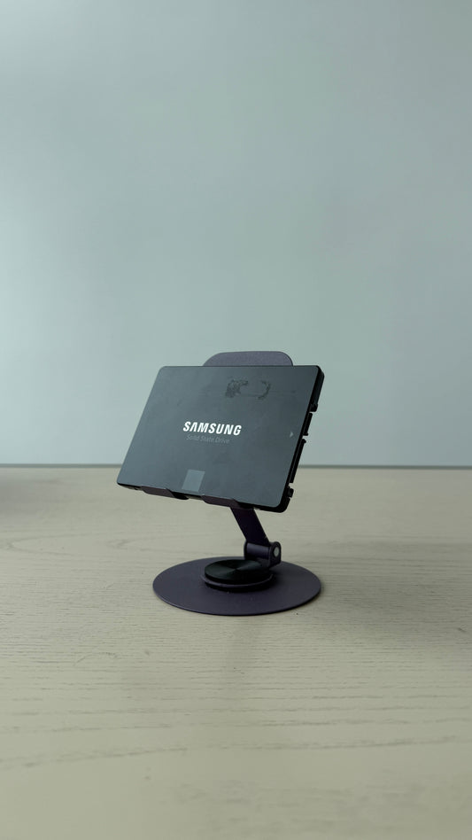 240 GB SAMSUNGG 860 EVO SSD